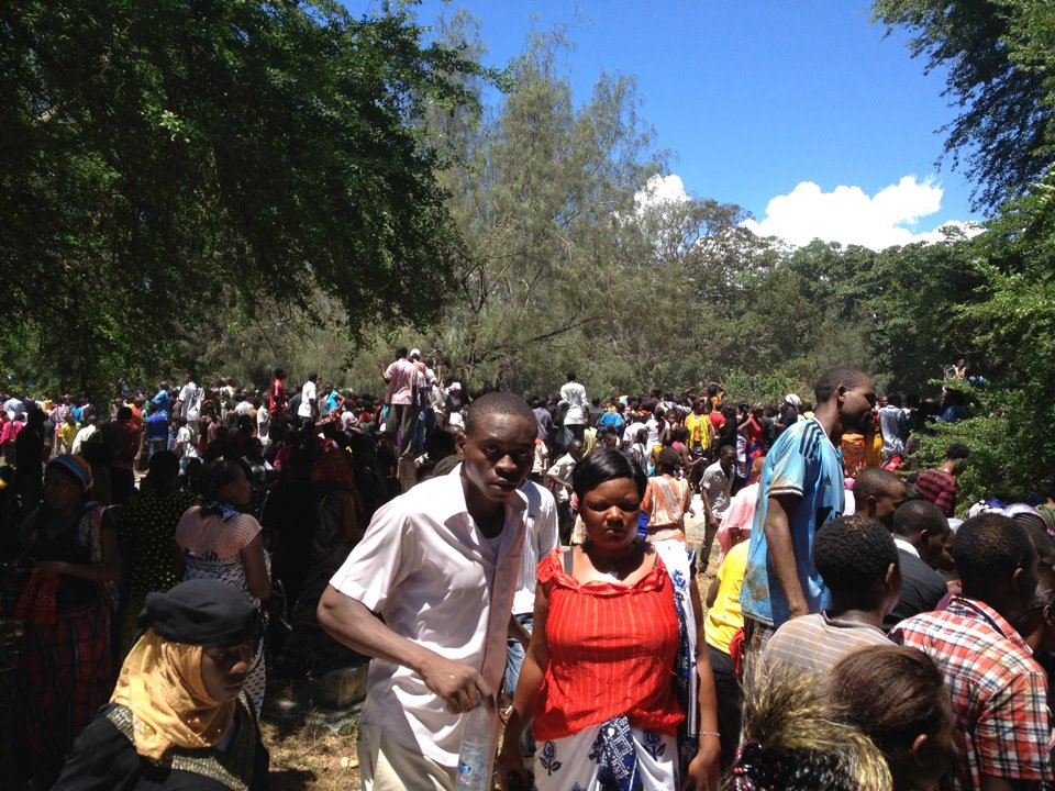 Thousands flock to the cemetery