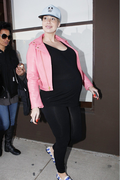 Amber+Rose+Amber+Rose+Heads+Nail+Salon+Hk2moCUAV8Nl