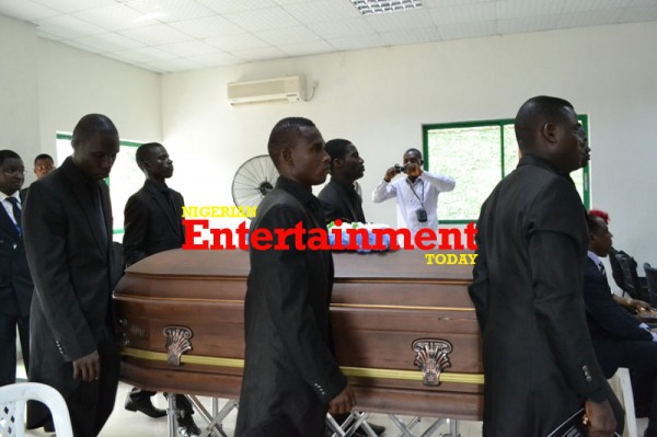 Goldies-Burial0116-600x399