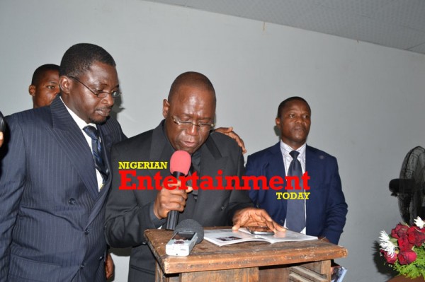 Kenny-Keke-Ogungbe-giving-eulogy-to-late-Oluwabimpe-Goldie-Susan-Harvey-600x399