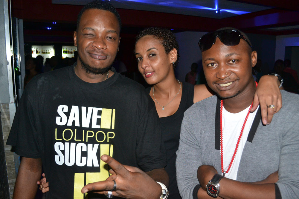 Watangazaji wa Clouds FM Adam Mchomvu na Dj Fetty wakiwa na Chidi Benz Ambassador Lounge