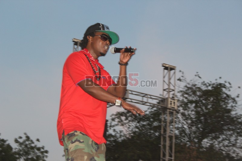 Chege akiimba serengeti firesta Dar.