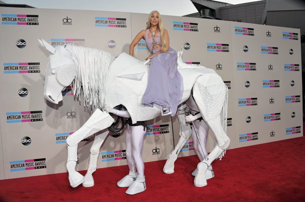 AMA-lady-gaga-horse-amaas