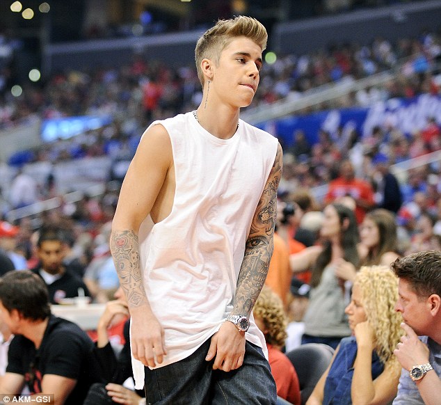 article-2625771-1DC234A800000578-142_634x582