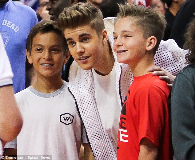 article-2625771-1DC3BBFC00000578-575_634x520