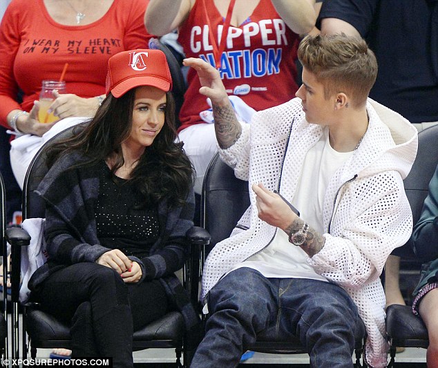 article-2625771-1DC41A0C00000578-384_634x533