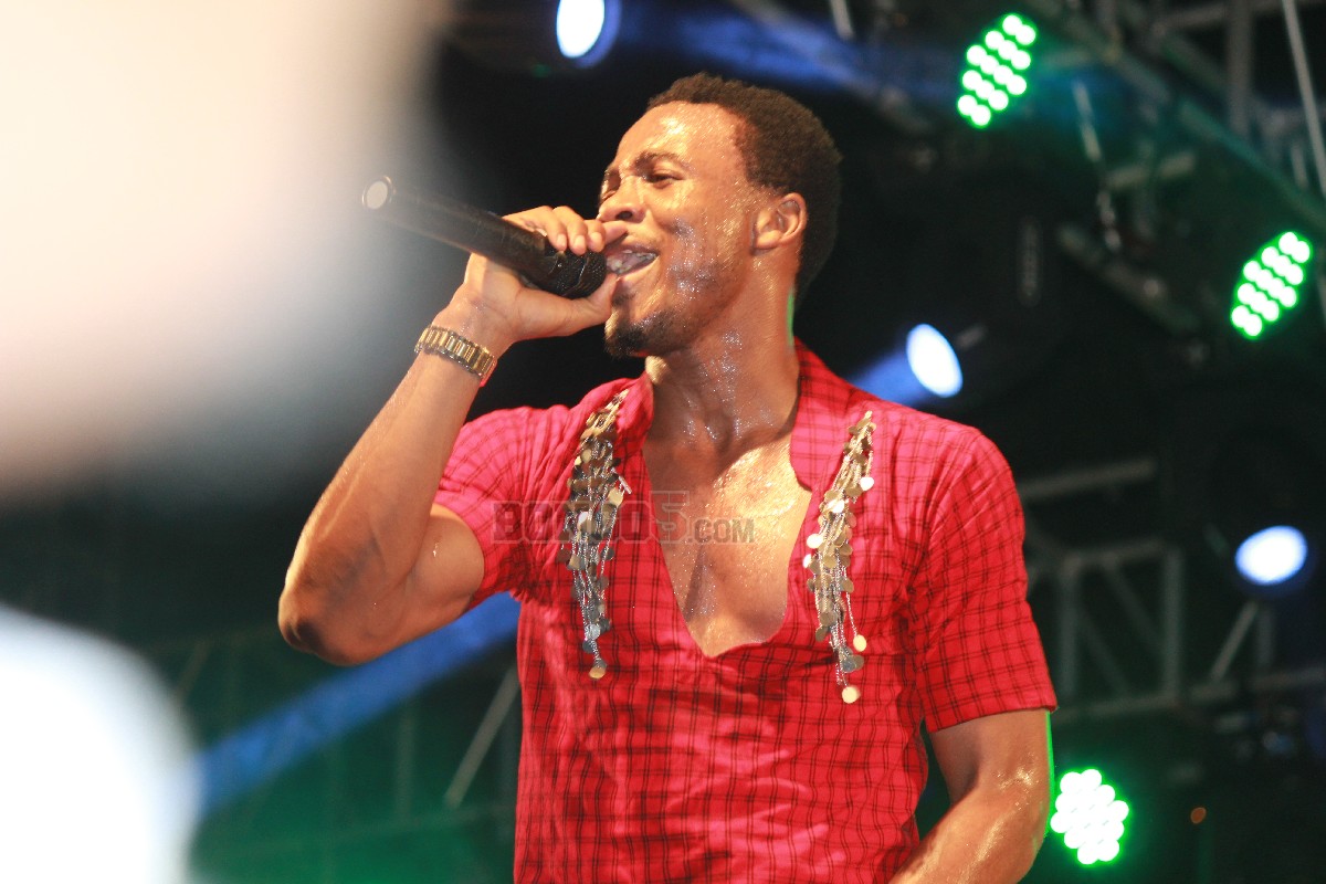 Ali-Kiba-katika-vazi-la-kitamaduni