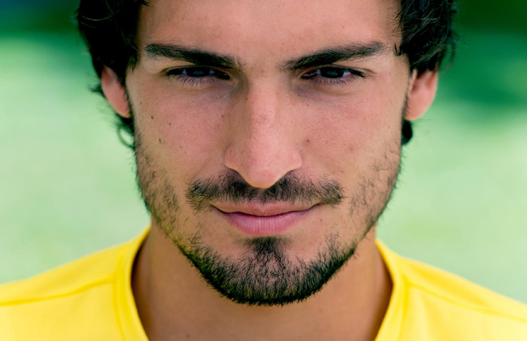 Dienstag 16.07.2013, 1. Fussball - Bundesliga, Saison 13/14 - Der BVB im Trainingslager in Bad Ragaz / Schweiz, BV Borussia Dortmund, Mats Julian Hummels (BVB) Foto: DeFodi.de +++ Copyright Vermerk DeFodi.de -- DeFodi Ltd. & Co. KG, Wellinghofer Str. 117, D- 44263 D o r t m u n d, sport@defodi.de, Tel 0231-700 500 44, Fax 0231-700 54 90, C o m m e r z b a n k D o r t m u n d, Kto: 36 11 76 100, BLZ: 440 400 37 // BIC COBADEFF440 // IBAN: DE74 4404 0037 0361 1761 00 // Steuer-Nr.: 315/5803/1864 , USt-IdNr.: DE814907547 - 7% MwSt.