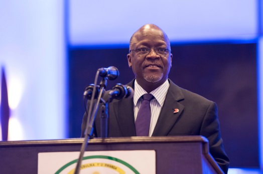Agizo la Mwakyembe ‘huna cheti cha kuzaliwa hakuna kufunga ndoa’ lafutwa na Rais Magufuli Agizo la Mwakyembe ‘huna cheti cha kuzaliwa hakuna kufunga ndoa’ lafutwa na Rais Magufuli